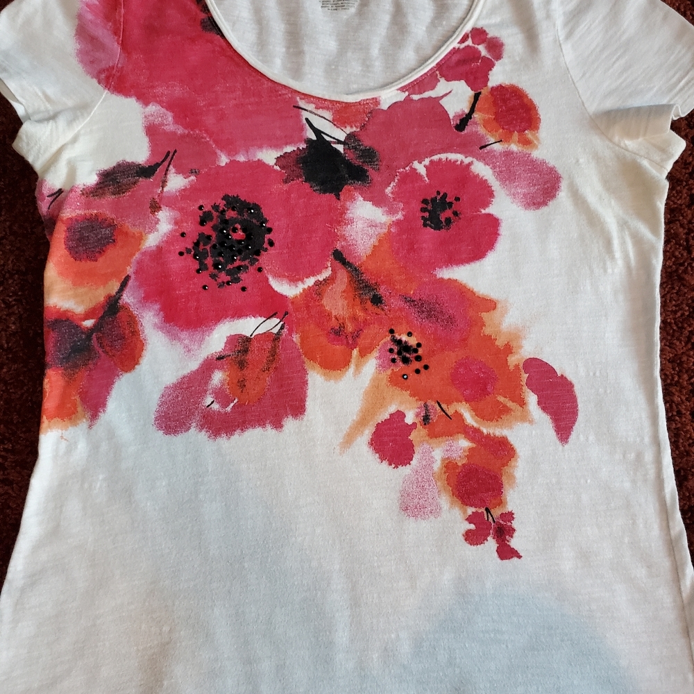 3/$10 T pull over with flowers design on white